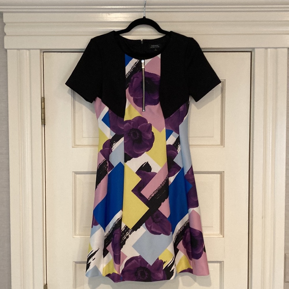 Graphic print dress. Tahari, size 4.